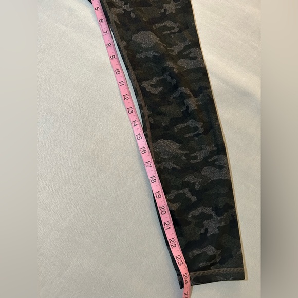 Fabletics Leggings Size S Camouflage Gray Black - Picture 6 of 8